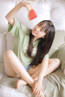 掀开杨幂的裙子扯下内裤